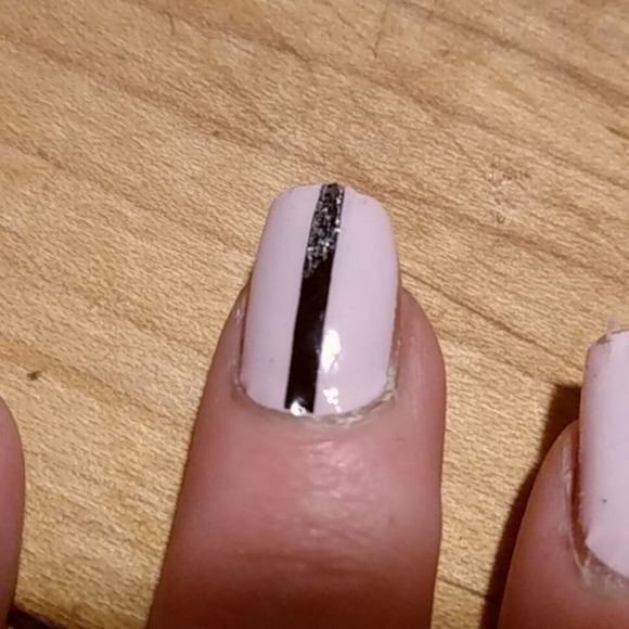 How  to apply nail wraps - Picture 4 of 12